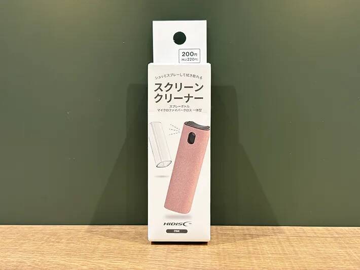 ダイソーの『スクリーンクリーナー』が話題！　スマホ画面を拭いてみると…「思わず笑った」