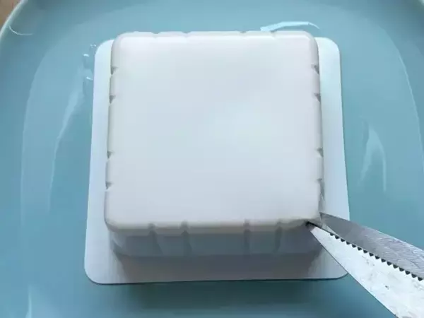 豆腐パックの『角』をチョキッ！　取り出し方の裏技が目からウロコ