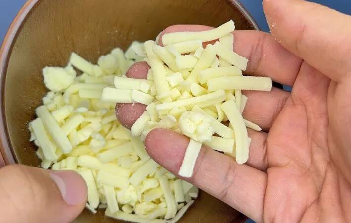 チーズを『水』に浸してみて　チーズトーストが劇的に変わる裏ワザ
