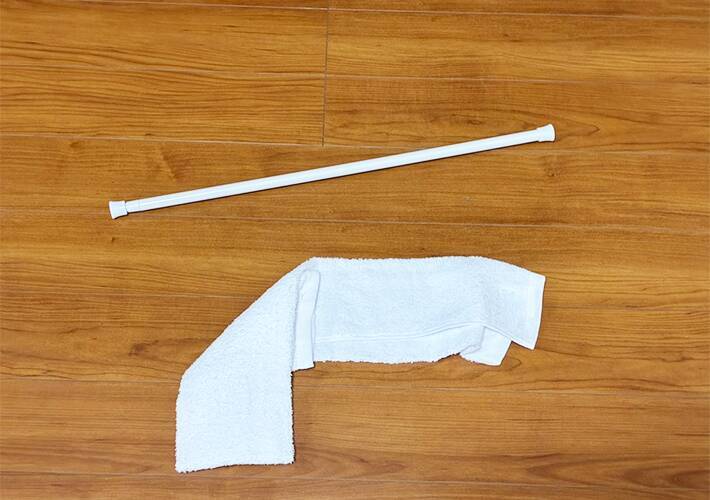 つっぱり棒に『タオル』を巻いてみて　伸びる特性を生かした掃除術が便利