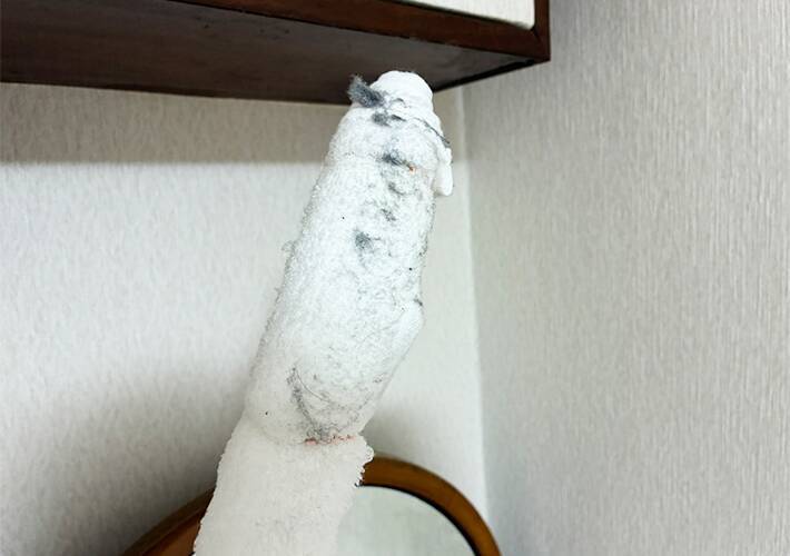 つっぱり棒に『タオル』を巻いてみて　伸びる特性を生かした掃除術が便利