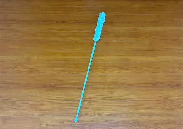 「つっぱり棒に『タオル』を巻いてみて　伸びる特性を生かした掃除術が便利」の画像