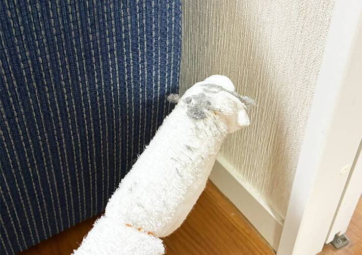 つっぱり棒に『タオル』を巻いてみて　伸びる特性を生かした掃除術が便利