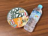 「カップうどんに水を注いで1時間　夏や災害時に助かる『お湯なし調理法』がこちら」の画像1