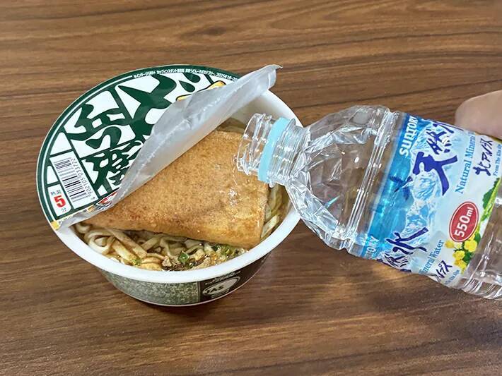 カップうどんに水を注いで1時間　夏や災害時に助かる『お湯なし調理法』がこちら