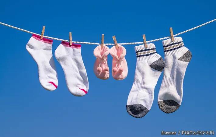 靴下を洗う時、裏返す？表のまま？　老舗靴下メーカーおすすめの『洗い方』は…【洗濯のコツ】