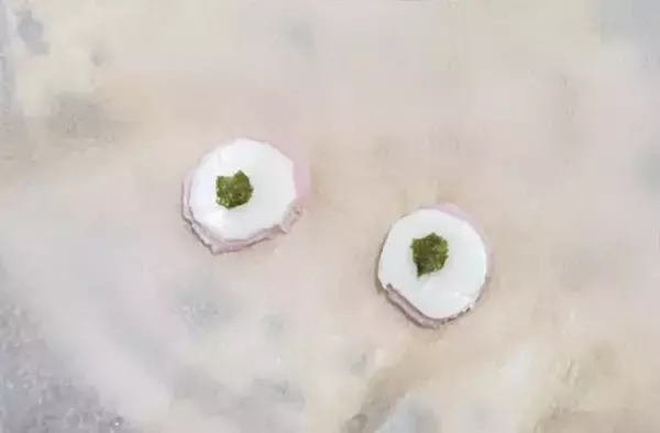 「『いなり寿司』はこう食べる！　野菜を切って飾るだけの「かわいすぎる」アレンジ」の画像