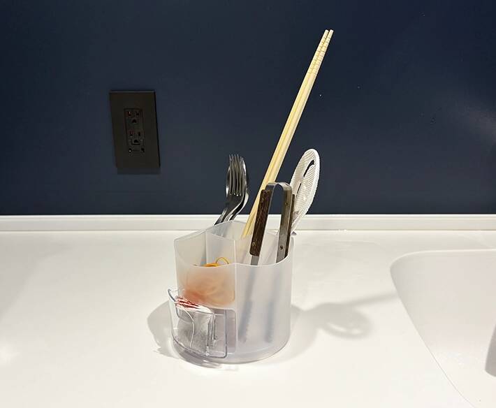 『ペンホルダー』をキッチンに置くと？　調理器具がフィットして便利！