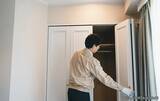 「バタバタ閉めないで！　クローゼットの折れ戸の正しい扱い方【東京建具協同組合】」の画像2