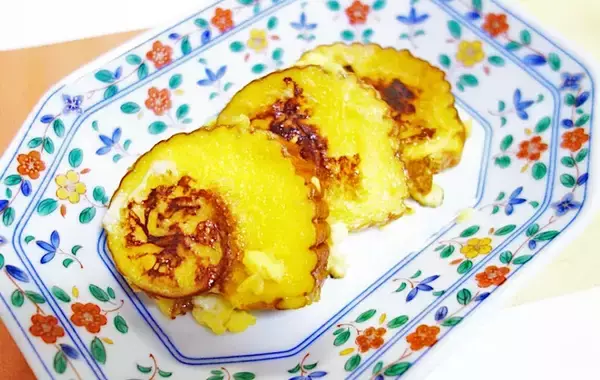 「これ作るために余らせたい！　伊達巻をフライパンで焼くと…？」の画像