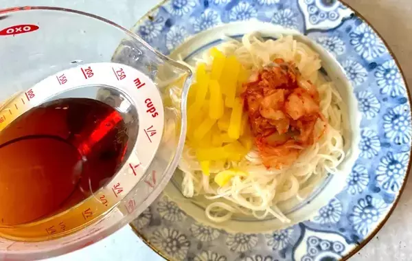 「そうめんに使ったのは、めんつゆと？　意外な食べ方に「家族から好評！」」の画像