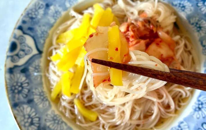 そうめんに使ったのは、めんつゆと？　意外な食べ方に「家族から好評！」