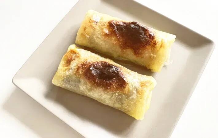 ライスペーパーを卵液に浸して…　できた簡単おやつに「モチモチで最高！」