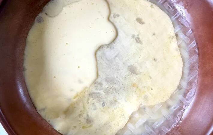 ライスペーパーを卵液に浸して…　できた簡単おやつに「モチモチで最高！」