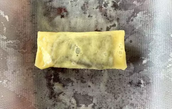 「ライスペーパーを卵液に浸して…　できた簡単おやつに「モチモチで最高！」」の画像