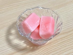 『かき氷シロップ』、牛乳と混ぜて製氷皿へ　4時間後に「シャーベットみたい」「かわいい」