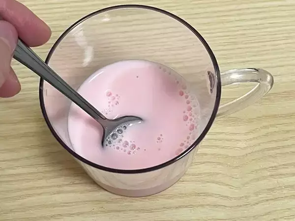 「牛乳に『20ml』入れてみて　製氷皿に注いで4時間、絶品アイスに」の画像