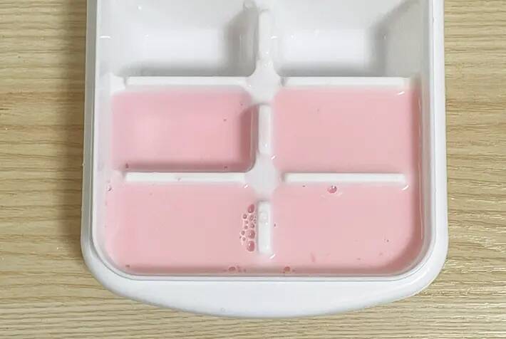 牛乳に『20ml』入れてみて　製氷皿に注いで4時間、絶品アイスに