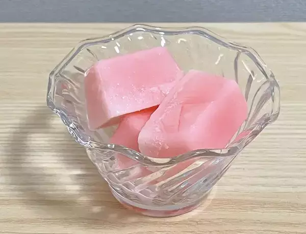 「牛乳に『20ml』入れてみて　製氷皿に注いで4時間、絶品アイスに」の画像