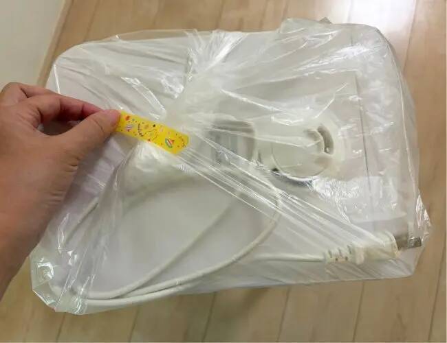 マスカーフィルムで『家電』を包むと？　110円のホコリ対策が目からウロコ！