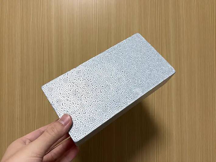 トイレに100均の『発泡レンガ』を置いたら便利！　インテリアとしても活躍する収納術がこちら