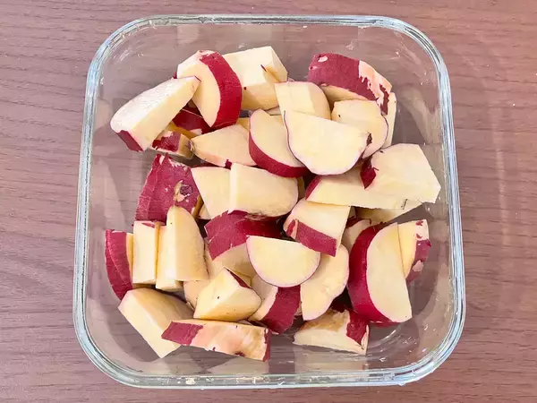 【簡単レシピ】ひと口大に切ったサツマイモを？　甘辛おいしい“絶品おかず”とは？