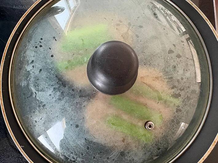 ハンバーグにのせて焼くと？　旬野菜の食べ方に「意外と合う」「華やか！」