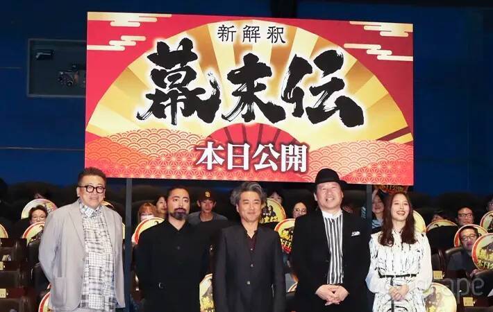 「さっきから気になっているのは…」　舞台挨拶中の佐藤二朗が、観客席を指さして？