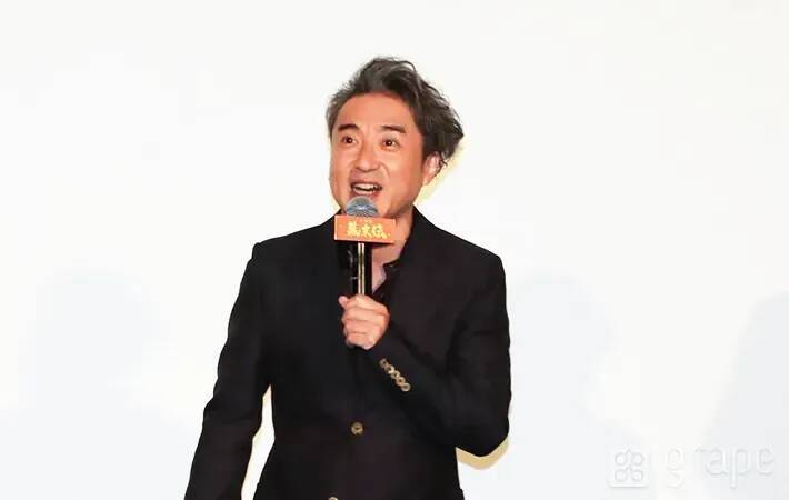 「さっきから気になっているのは…」　舞台挨拶中の佐藤二朗が、観客席を指さして？