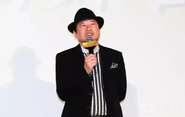 「「さっきから気になっているのは…」　舞台挨拶中の佐藤二朗が、観客席を指さして？」の画像