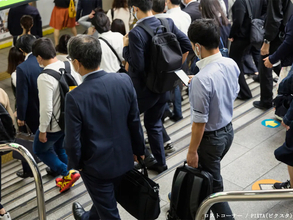 危険な歩きスマホ、罰則はないって本当？　弁護士に聞いた結果にゾッとする