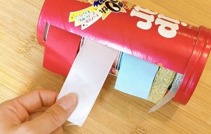 チップスターの空き箱、捨てないで！　意外な収納技に「これこそシンデレラフィット！」