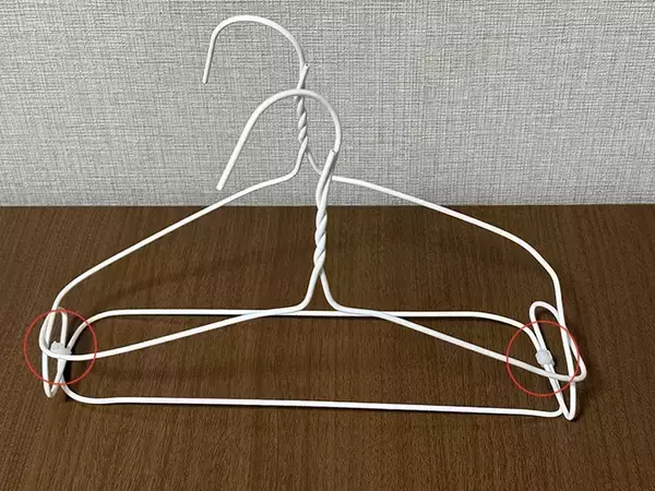 「『ハンガー2本』を結束バンドで固定！　できたものが、急な部屋干しに活躍した」の画像