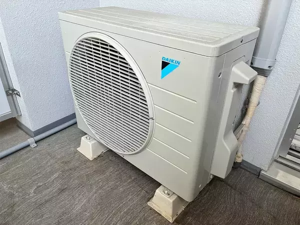 エアコンは『つけっぱなし』のほうが安い？　電気店の解説に「ありがたい」「助かります！」