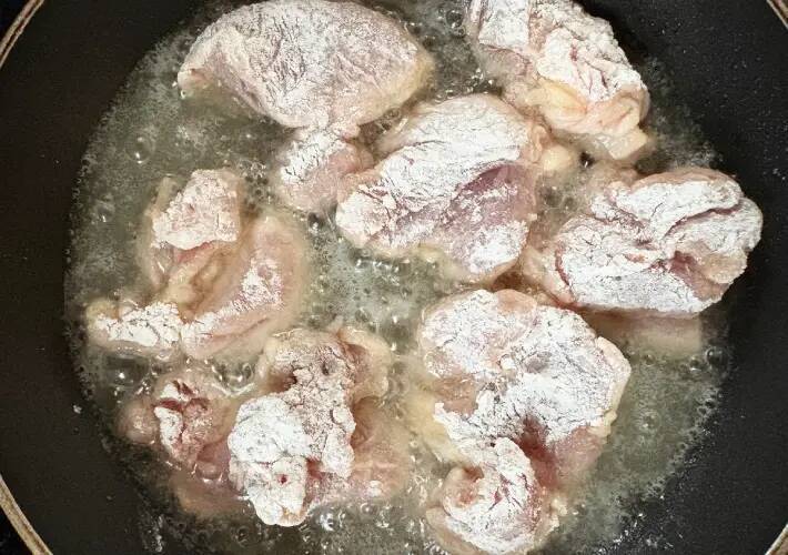 鶏モモ肉に『20g』まぶすだけ　下味いらずの唐揚げが「想像以上」「何個でもいける」