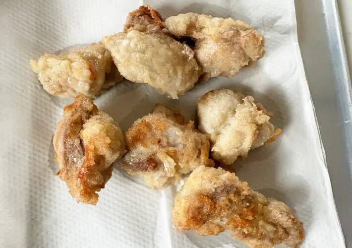 鶏モモ肉に『20g』まぶすだけ　下味いらずの唐揚げが「想像以上」「何個でもいける」