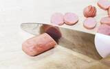 「セリアで見つけた『小さい包丁』キュウリやウインナーを切ると？」の画像9
