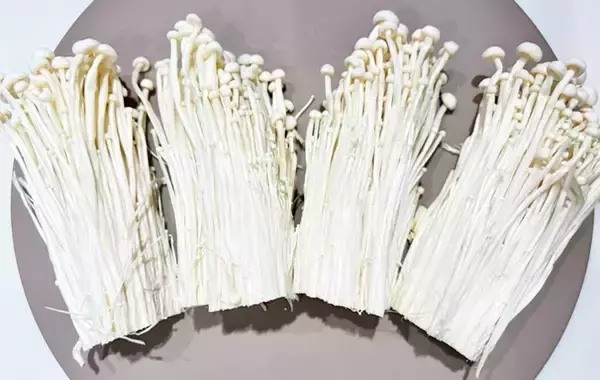 「簡単にできる！　『ホタテ風エノキソテー』の作り方に「子供が大絶賛」「酒のつまみにぴったり」」の画像