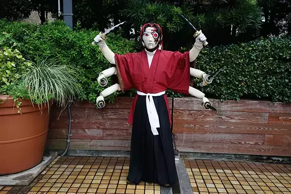 「柱でも鬼でもない！『鬼滅』ファン騒然の、意外なキャラのコスプレが話題に【池ハロ2025】」の画像