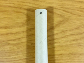 捨てないでよかった！　アルミホイルの芯に穴を開けると…「めっちゃ便利」【収納技】