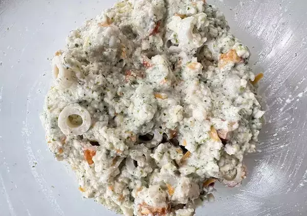 「「豆腐×ちくわ」混ぜて焼くだけ！　包丁不要の『節約おかず』が家族にヒット【10分レシピ】」の画像