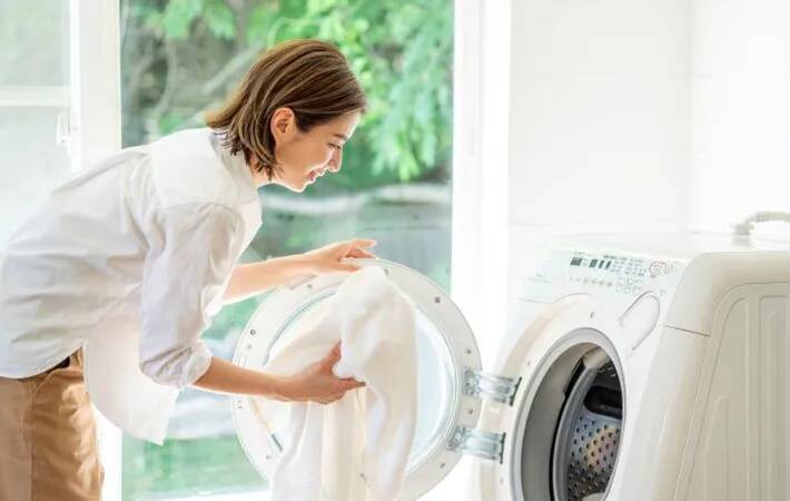 水着とタオルは一緒に洗う？分ける？　洗濯研究家の「気になる答え」は…