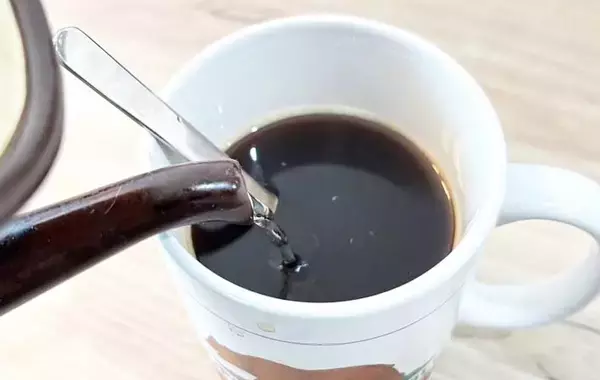 「お湯で溶かすの待って！　インスタントコーヒーの意外な作り方に「香り豊か」「全然違う」」の画像
