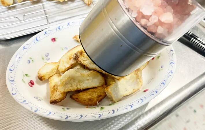 里芋が化けた！　レンチンして切った後に…？「息子がずっと食べてる」【マンネリ打破レシピ】