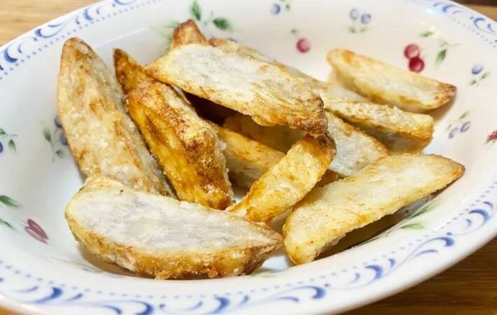 里芋が化けた！　レンチンして切った後に…？「息子がずっと食べてる」【マンネリ打破レシピ】