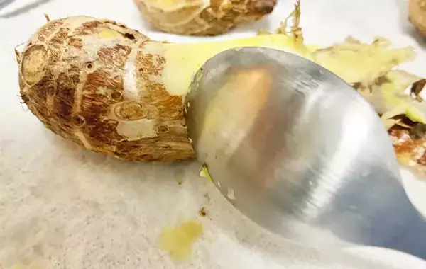 「里芋が化けた！　レンチンして切った後に…？「息子がずっと食べてる」【マンネリ打破レシピ】」の画像