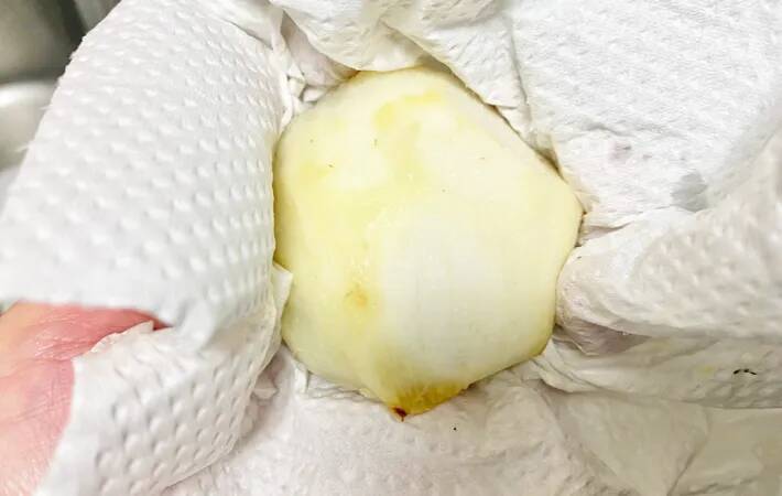 里芋が化けた！　レンチンして切った後に…？「息子がずっと食べてる」【マンネリ打破レシピ】