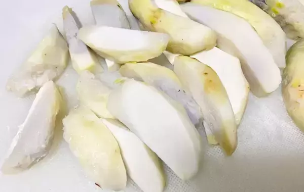 「里芋が化けた！　レンチンして切った後に…？「息子がずっと食べてる」【マンネリ打破レシピ】」の画像