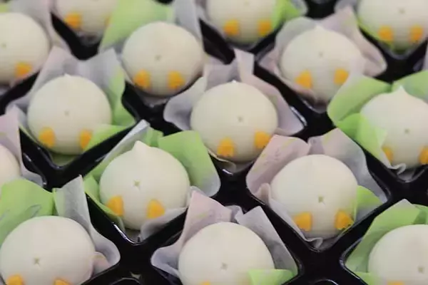 「水にもぐるアヒルを見た職人「和菓子にしよう」　完成したものが？「最高」「コレはかわいい」」の画像