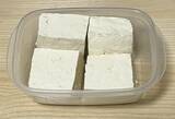 「チーズと豆腐が茶色に染まる　さっぱり風味の『調味料』に一晩漬けてみたら…」の画像3